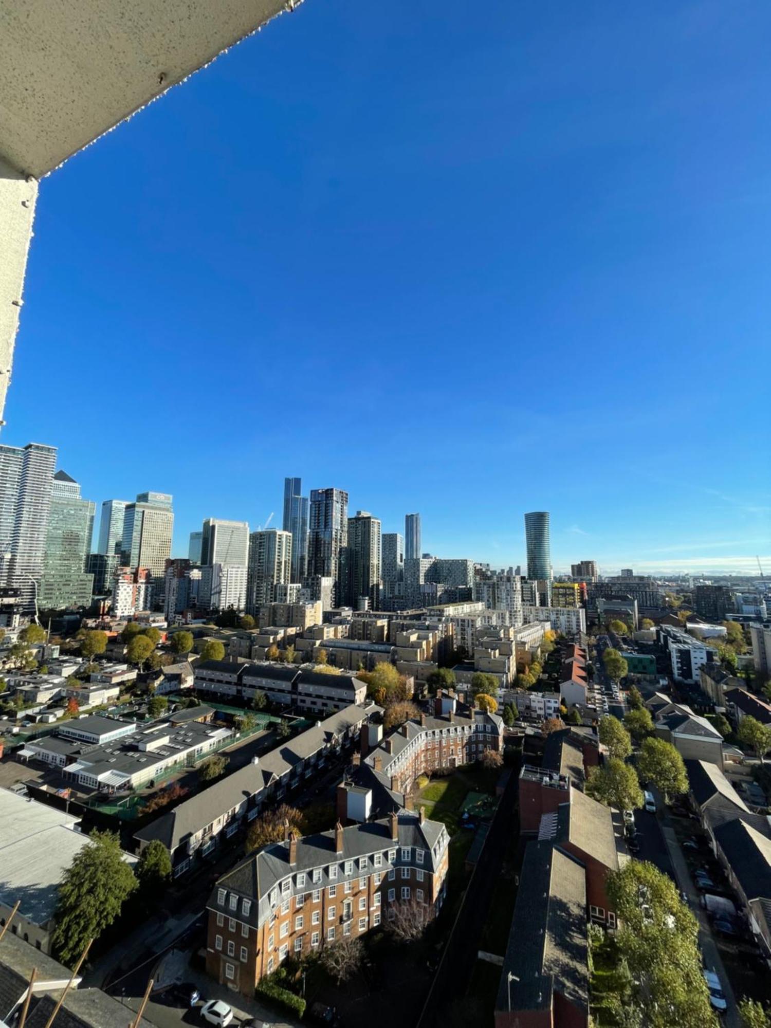 Large One Bedroom Apartment, With View, Canary Wharf Apartment
